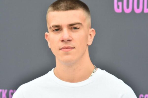 Ile naprawdę zarabia Kacper Błoński? Tajemnice finansowe influencera