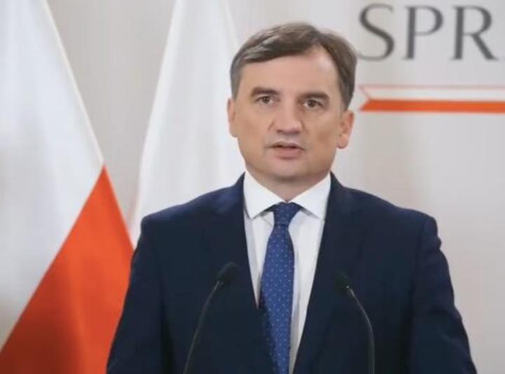 Zarobki Zbigniewa Ziobry: Ile tak naprawdę wynosi jego pensja?