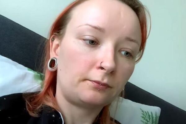 Zaskakująca prawda: Ile zarabia Red Lipstick Monster?