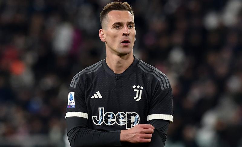 Jakie są zarobki Arkadiusza Milika? Wgląd w finanse piłkarza