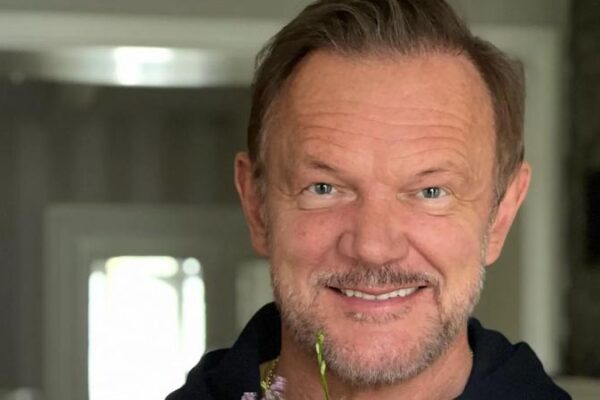 Sekrety finansowe Cezarego Pazury: Ile naprawdę zarabia popularny aktor?