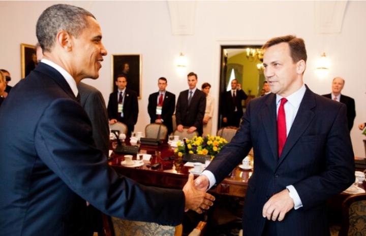 Zarobki Radosława Sikorskiego