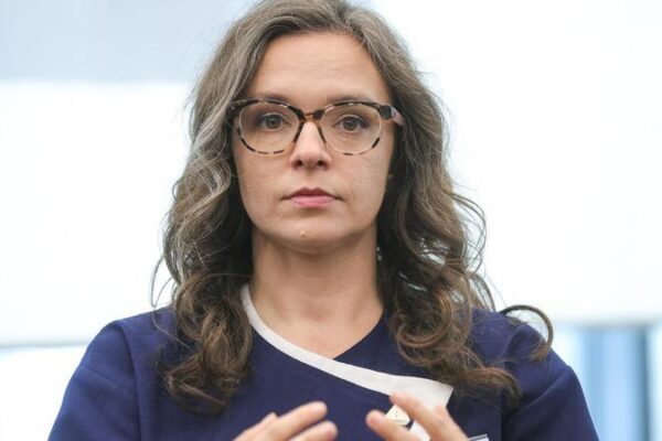 Odkrywamy tajemnice finansowe: Ile zarabia Klaudia Jachira?