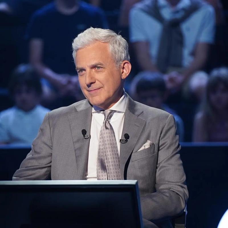 Sekrety finansowe Huberta Urbańskiego – Ile naprawdę zarabia?