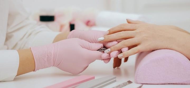 Zarobki stylistka paznokci