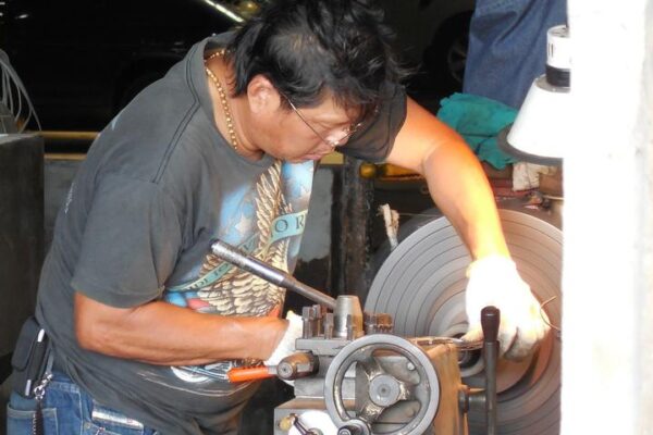 Ile zarabia ślusarz? Sprawdź średnie wynagrodzenie w tej branży!