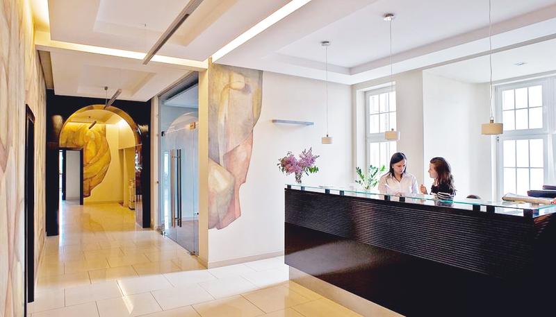 Jakie są kluczowe różnice między kancelarią prawną a adwokacką?