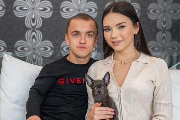 Jakie są zarobki Minimajka? Odkrywamy tajemnice jego wynagrodzenia!