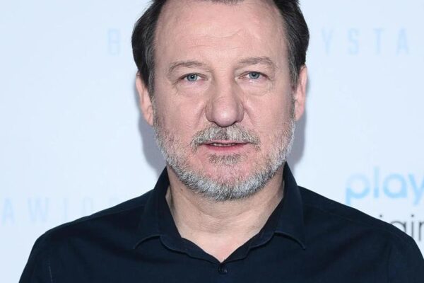 Jakie są zarobki Roberta Więckiewicza? Odkrywamy jego finansowe tajemnice!