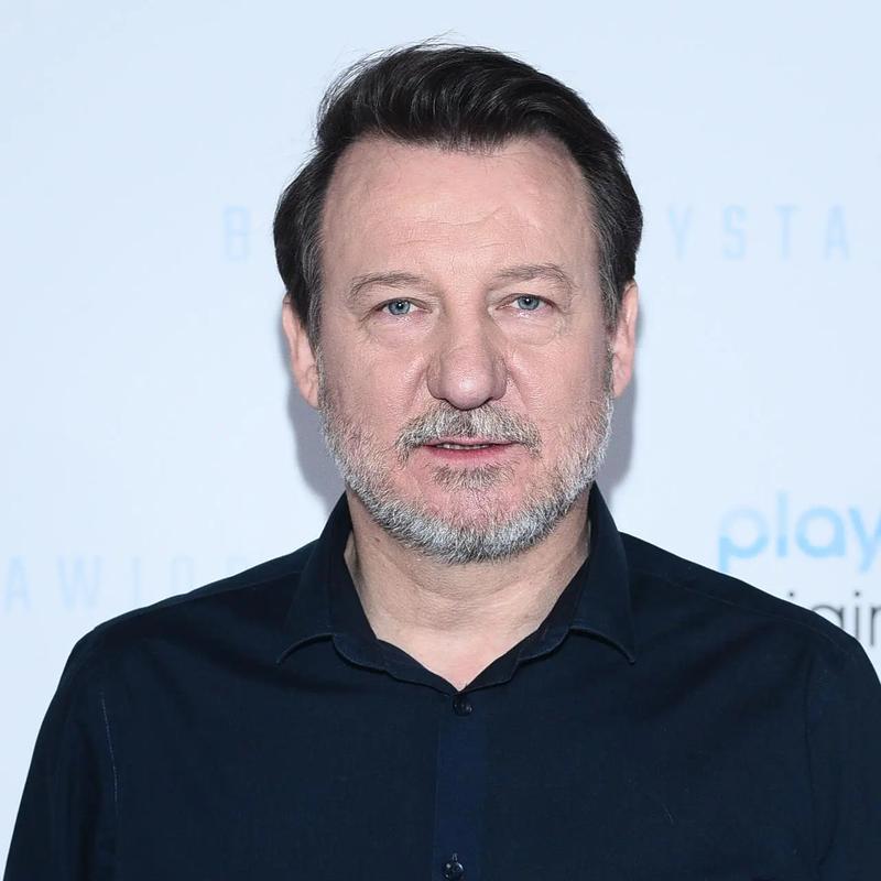 Jakie są zarobki Roberta Więckiewicza? Odkrywamy jego finansowe tajemnice!