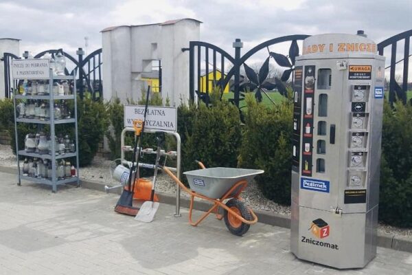 Zniczomat – czy warto w niego zainwestować? Sprawdzamy zarobki i ceny!