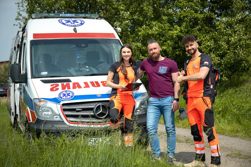Ile naprawdę zarabiają ratownicy na basenie? Sprawdzamy średnie i godzinowe zarobki w tej branży
