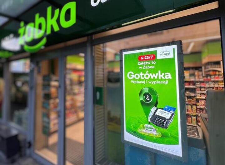 Zarobki kasjera Żabka