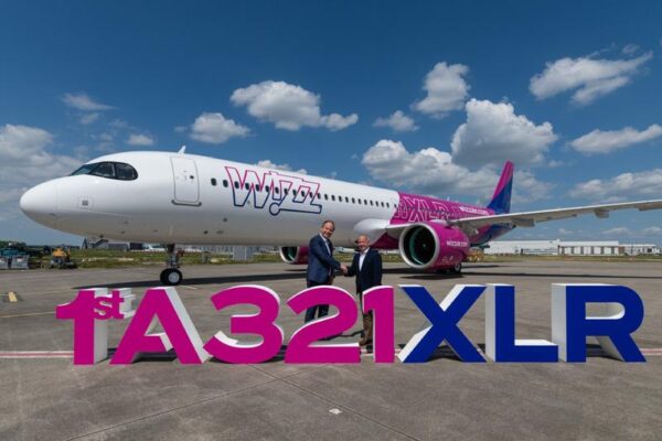 Ile naprawdę zarabia stewardessa Wizz Air? Poznaj średnie zarobki na tym stanowisku