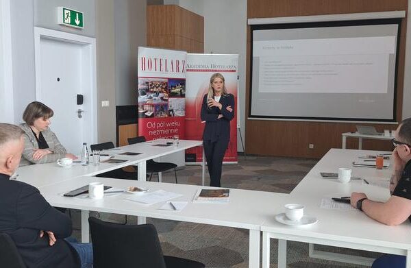 Jakie wynagrodzenia osiągają Turcy pracując w hotelach?