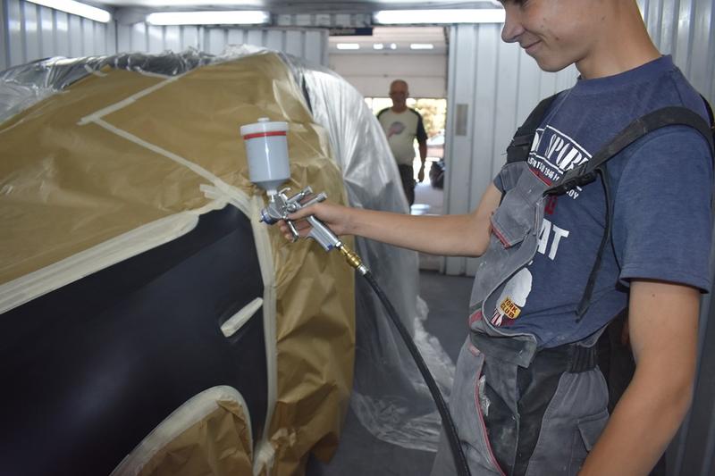 Zarobki lakiernika samochodowego