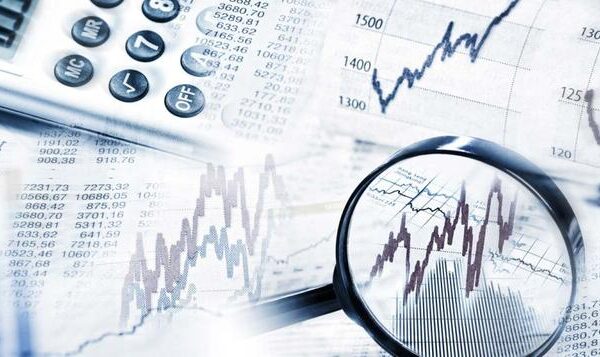 Ile zarabia analityk finansowy? Przegląd średnich zarobków w branży