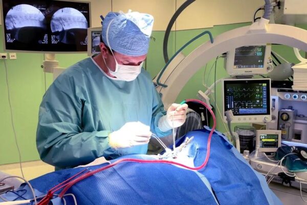 Ile zarabia neurochirurg w Polsce i USA? Porównanie wynagrodzeń w praktyce