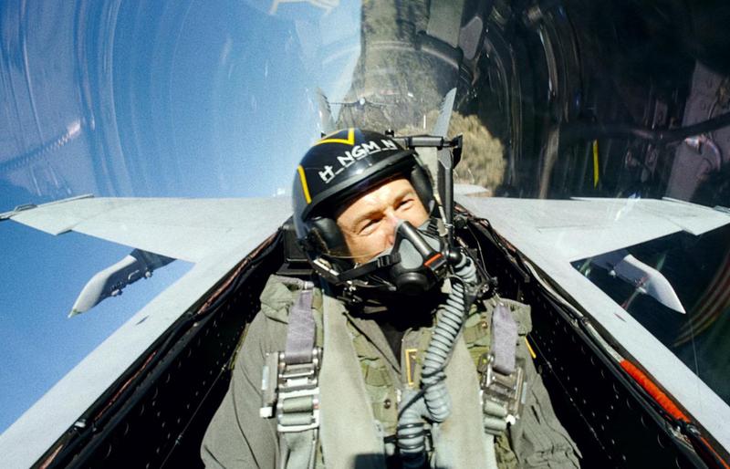 Ile zarabia pilot myśliwca? Odkrywamy średnie zarobki w tym zawodzie