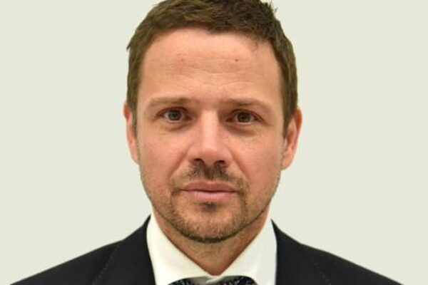 Jakie są średnie zarobki prezydenta Warszawy? Sprawdź, ile naprawdę zarabia!