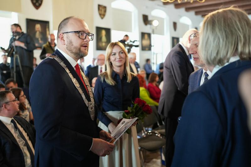 Porównanie zarobków w samorządzie