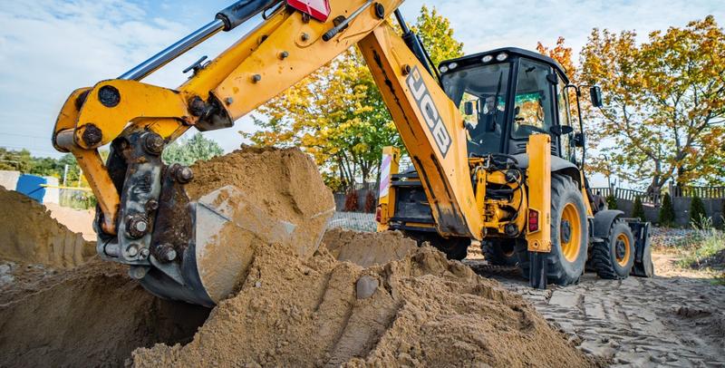 Średnie i godzinowe wynagrodzenia w budowlance