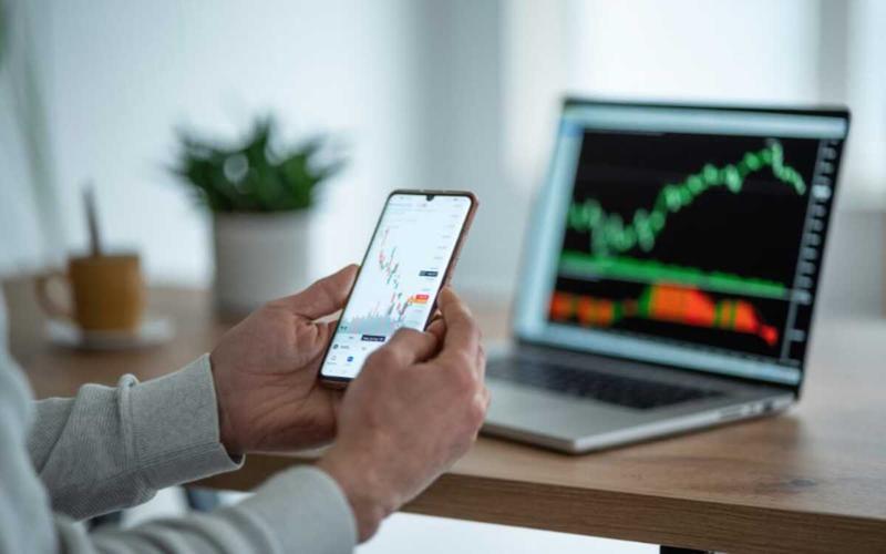 Skuteczne strategie: jak zarobić na akcjach sprawdzonych metodami