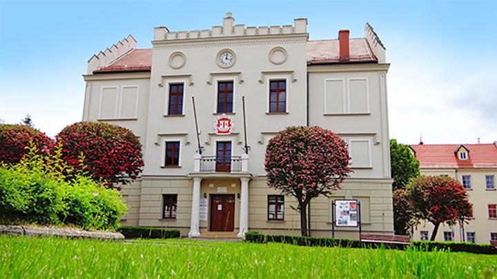 Spokojna okolica blisko aglomeracji