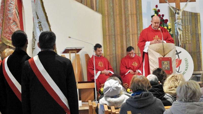 Oficjalne dane o zarobkach biskupów