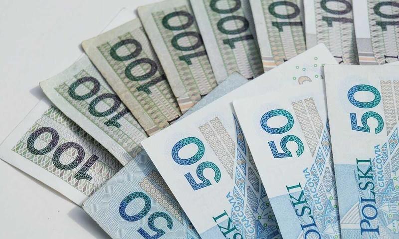 Średnie wynagrodzenia elektroników 2023