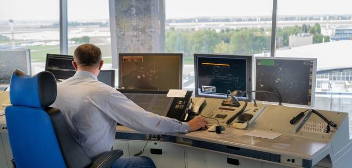 Zarobki kontrolera ruchu lotniczego