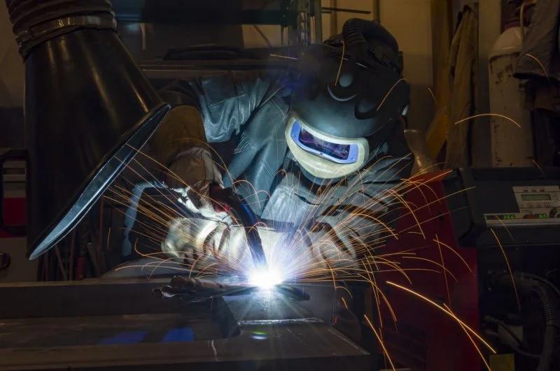 Zarobki spawaczy podwodnych w Polsce