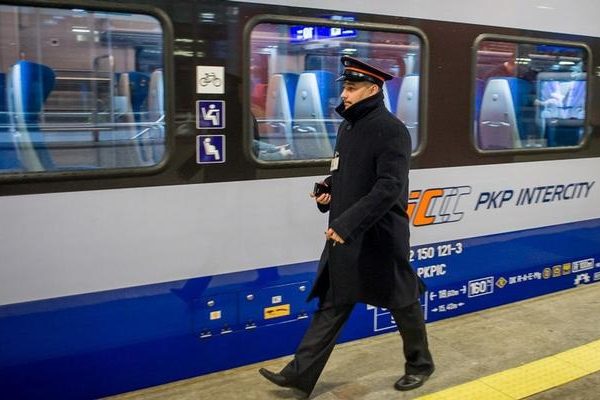 Jakie są średnie zarobki konduktora PKP? Sprawdzamy, ile można zarobić w tym zawodzie!