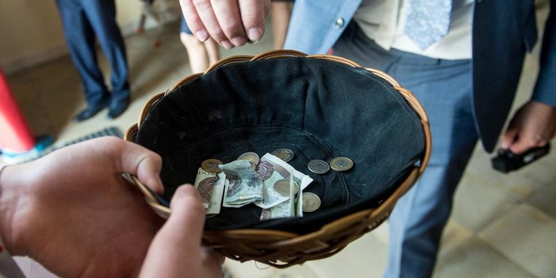 Dochody księży i dodatkowe źródła