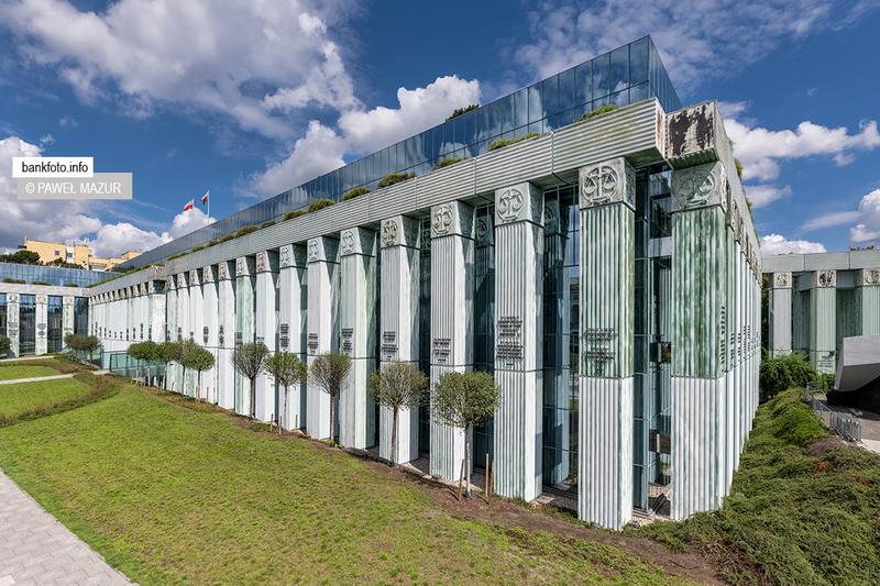 Porównanie zarobków zawodów prawniczych