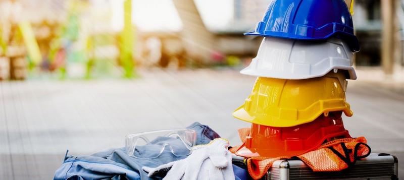 Ile naprawdę zarabia specjalista ds. BHP? Przegląd średnich zarobków w branży