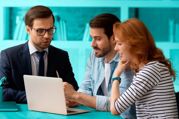 Ile zarabia doradca finansowy? Odkrywamy średnie zarobki w branży