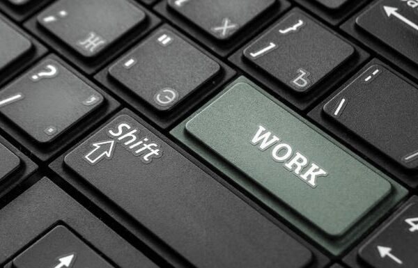 Jak skutecznie dorobić w internecie: sprawdzone sposoby na dodatkowy zarobek